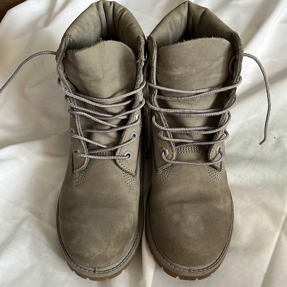 Grey timberlands women’s 7.5